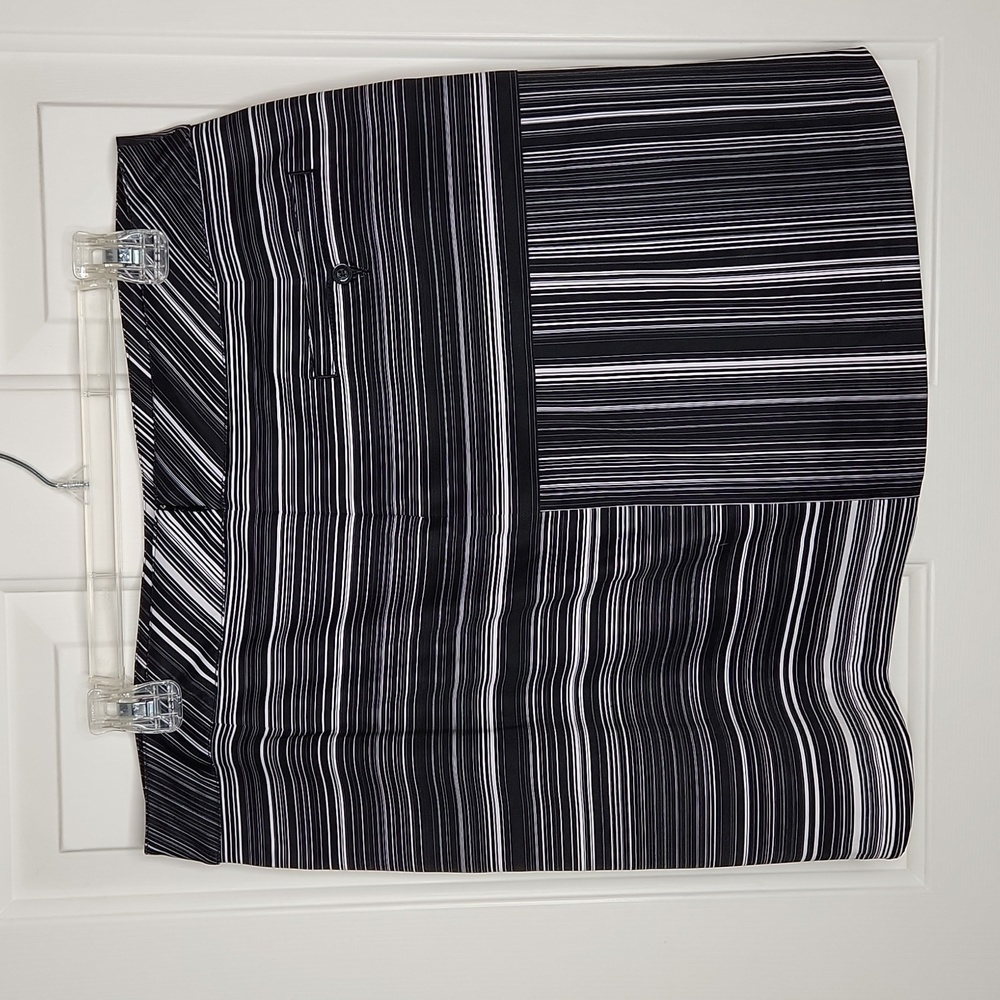 LADY Hagen Empower Variegated Stripe Skort Black/White Size 12 - Picture 6 of 13